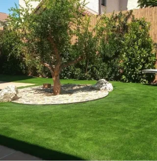 Césped artificial y servicios de jardinería