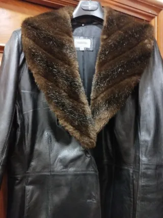 Abrigo de cuero negro T40