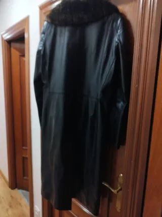 Abrigo de cuero negro T40