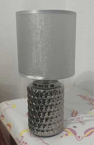 Lámpara de mesa cerámica plateada