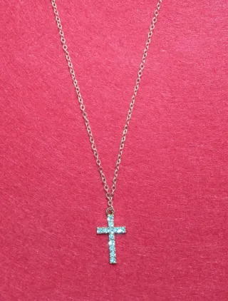 Collana con ciondolo a croce