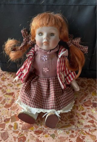 Muñeca de imitación porcelana con vestido