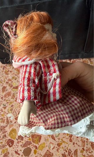 Muñeca de imitación porcelana con vestido