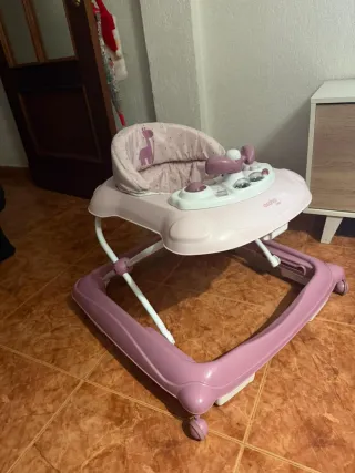 Andador bebé rosa