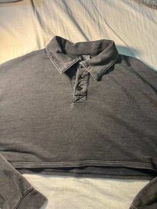 Jersey crop top gris con botones