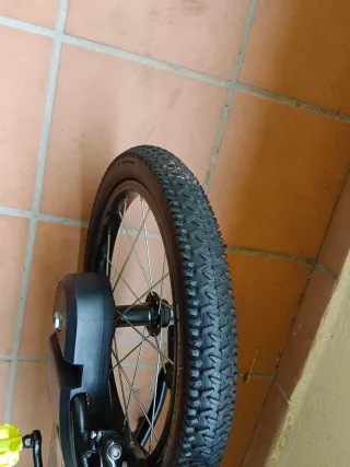 Bicicleta infantil Btwin 16 negra y verde