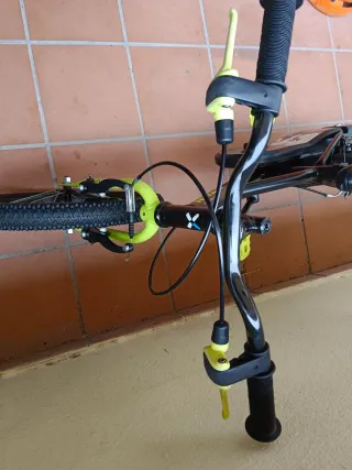 Bicicleta infantil Btwin 16 negra y verde