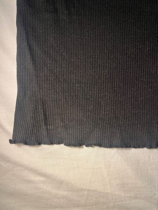 Camiseta negra canalé manga corta