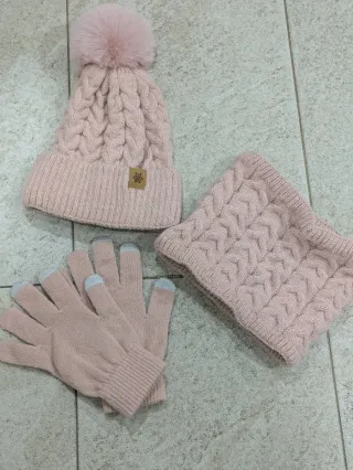Conjunto Invierno Rosa: Gorro, Bufanda y Guantes