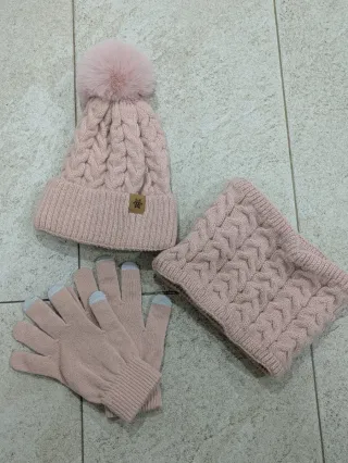 Conjunto Invierno Rosa: Gorro, Bufanda y Guantes