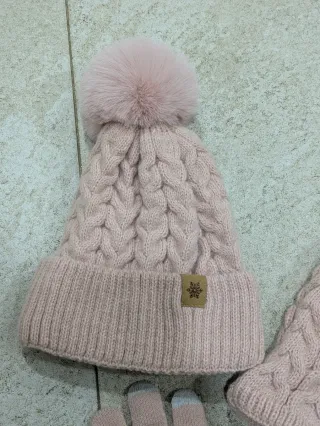 Conjunto Invierno Rosa: Gorro, Bufanda y Guantes