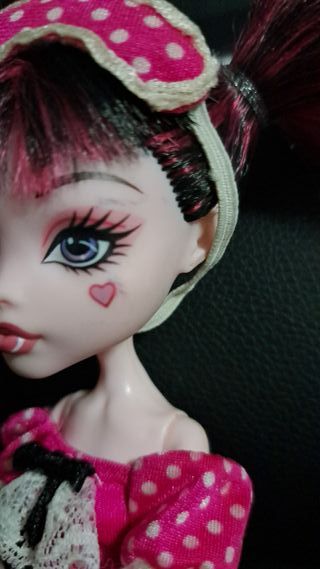 Monster High draculaura dead tired