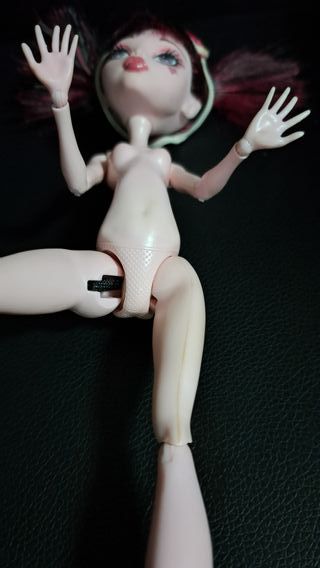 Monster High draculaura dead tired