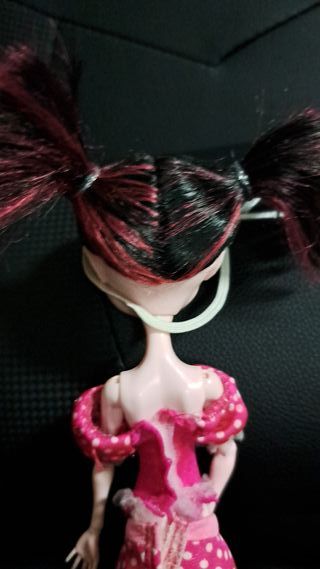 Monster High draculaura dead tired