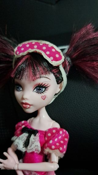 Monster High draculaura dead tired
