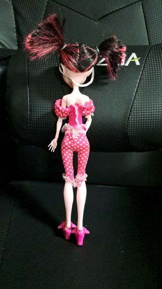 Monster High draculaura dead tired
