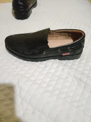 Mocasines de piel hombre negros, estilo clásico.