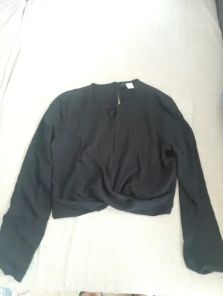 Blusa crop top negra manga larga