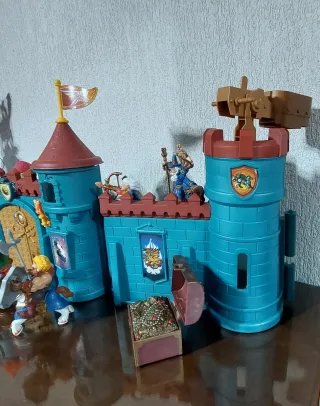 Castillo Medieval con Figuras Caballeros