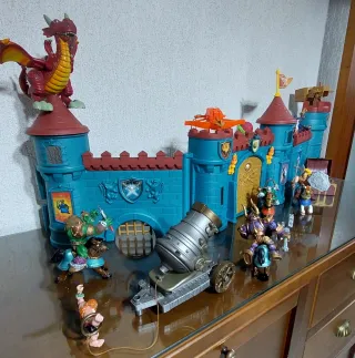 Castillo Medieval con Figuras Caballeros