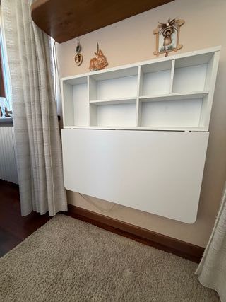 Scrivania bianca a scomparsa