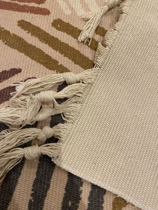 2 alfombras de tela con flecos