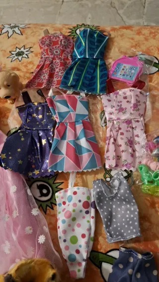 Lotto vestiti Barbie e accessori