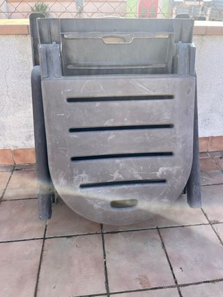 Tumbona de plástico marrón