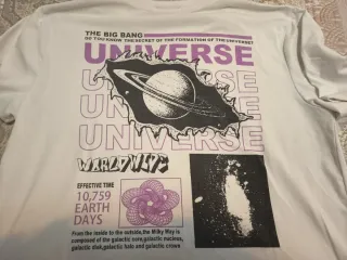 Camiseta estampada UNIVERSE. Unisex