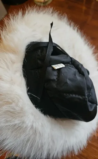 Cappello bianco con pelo nuovo