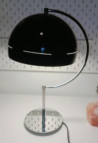 Lámpara retro metal cromado, pantalla metal negra.