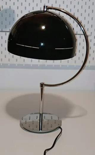 Lámpara retro metal cromado, pantalla metal negra.