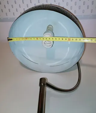 Lámpara retro metal cromado, pantalla metal negra.