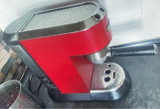 Cafetera DeLonghi Roja