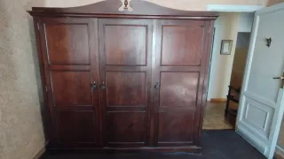 Armario antiguo de madera