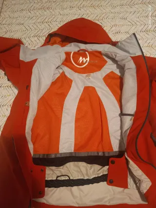 Chaqueta impermeable Quechua roja