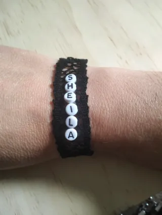 Pulsera encaje bolillos nombre SHEILA