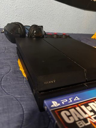Pack PS4 + 2 Juegos + Casco + Mando