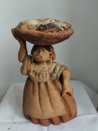 Figura Vendedora de Pescado Cerámica
