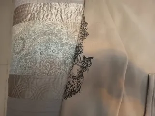 Sudadera beige con estampado