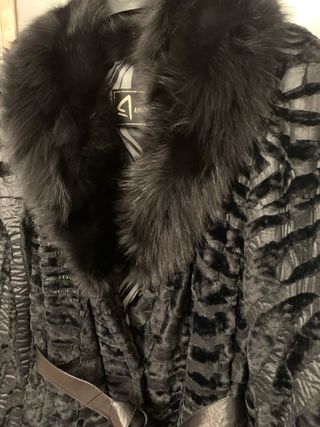 Abrigo largo de pelo negro talla 48, tallaje peque