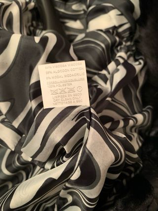 Abrigo largo de pelo negro talla 48, tallaje peque