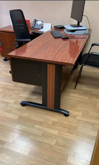 Mesa de oficina, con ala