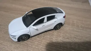 Maqueta Tesla Model Y 1:32