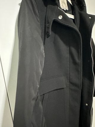 Abrigo Zara TRAFALUC Negro con Capucha