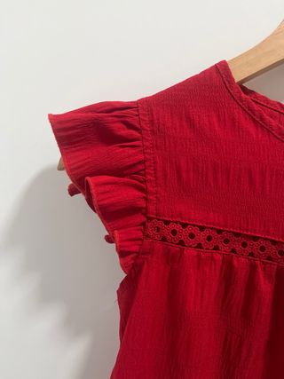 Blusa SHEIN roja con volantes