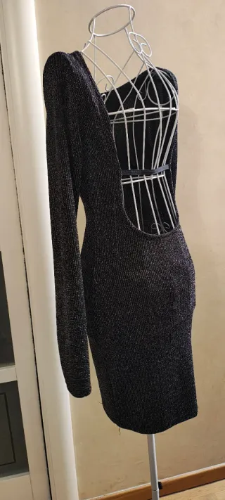 Abito elasticizzato effetto luccicante