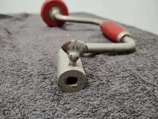 Taladro manual antiguo