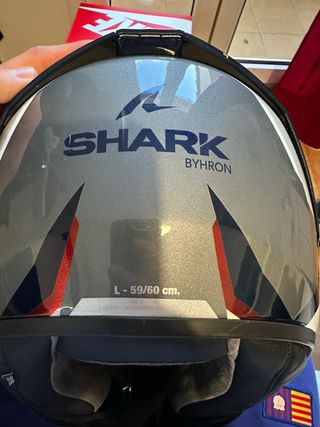 Casco Shark