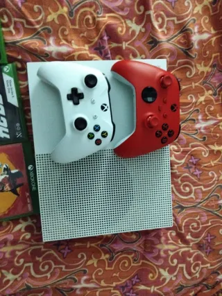 Xbox One S con 2 controller e 5 giochi